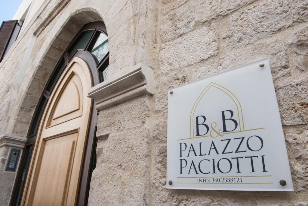 B&B Palazzo Paciotti Трани Екстериор снимка